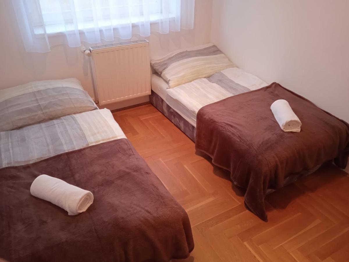 Family Apartment-Csaladias Hangulat Gyor Ngoại thất bức ảnh