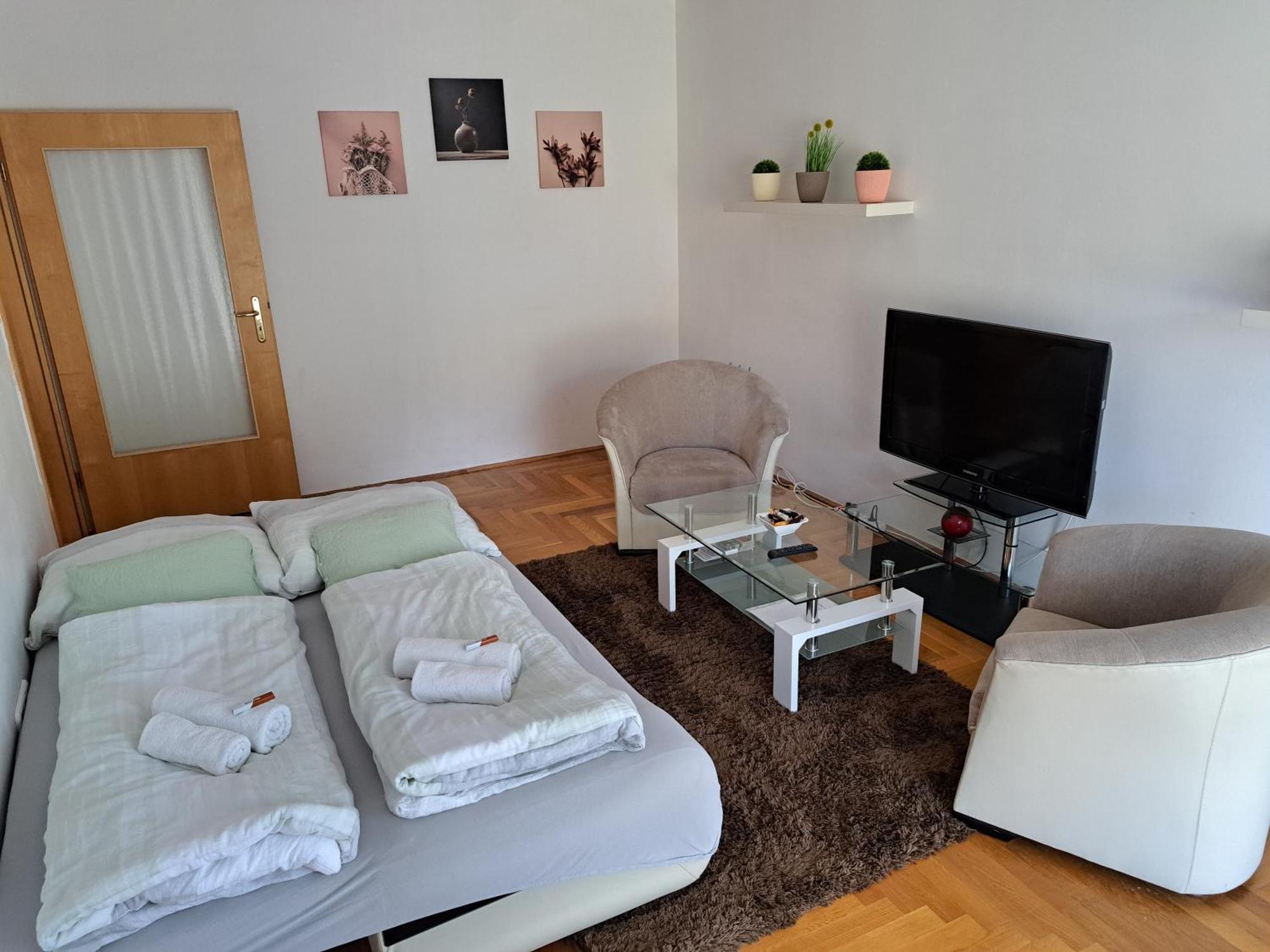 Family Apartment-Csaladias Hangulat Gyor Ngoại thất bức ảnh